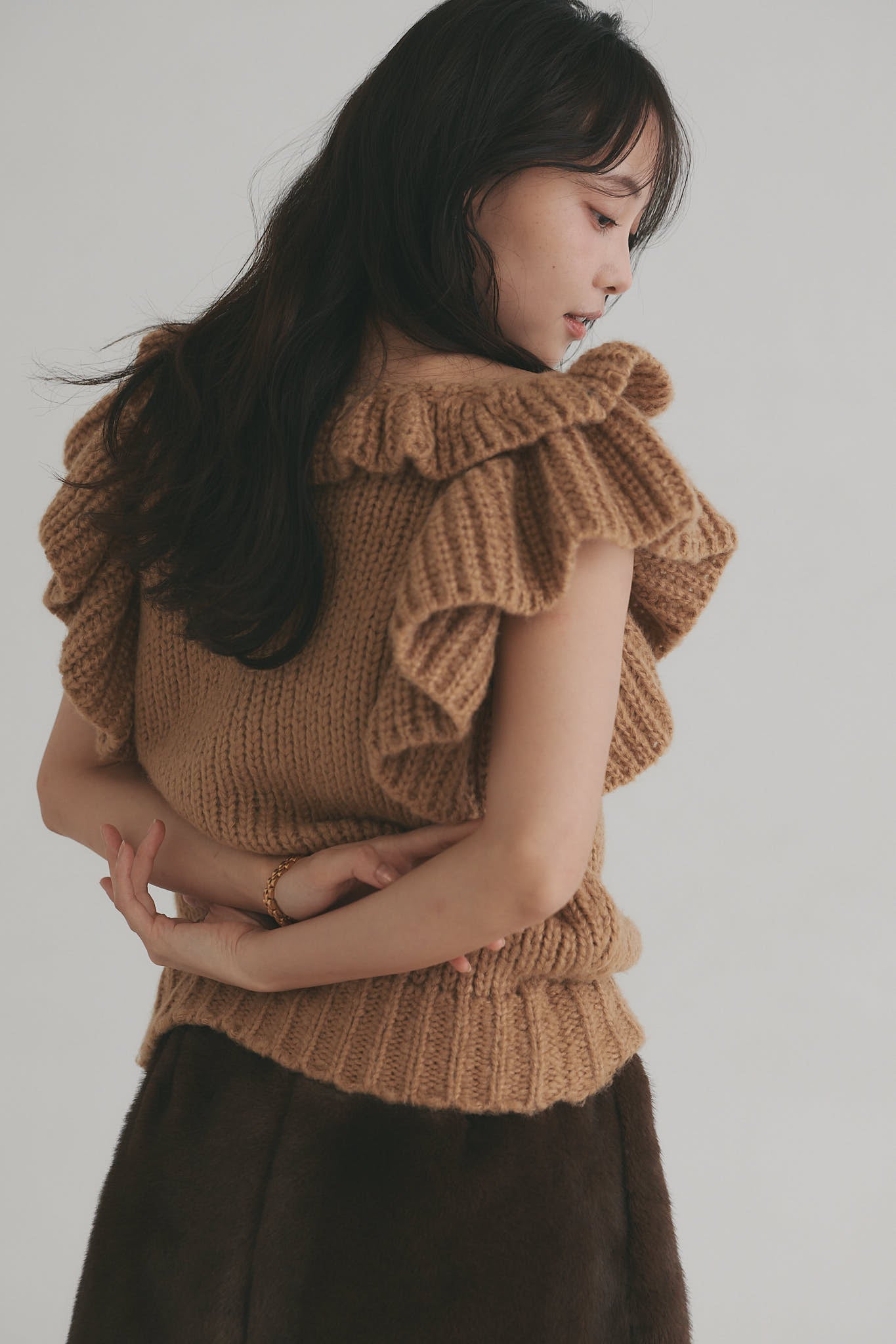 frill neck petal knit