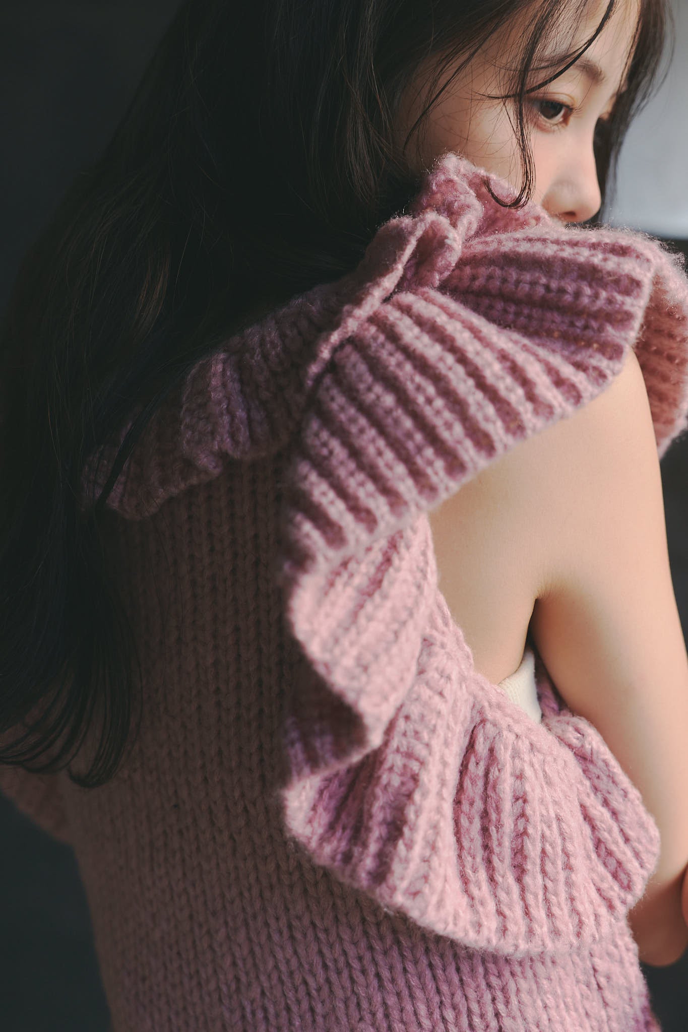 frill neck petal knit