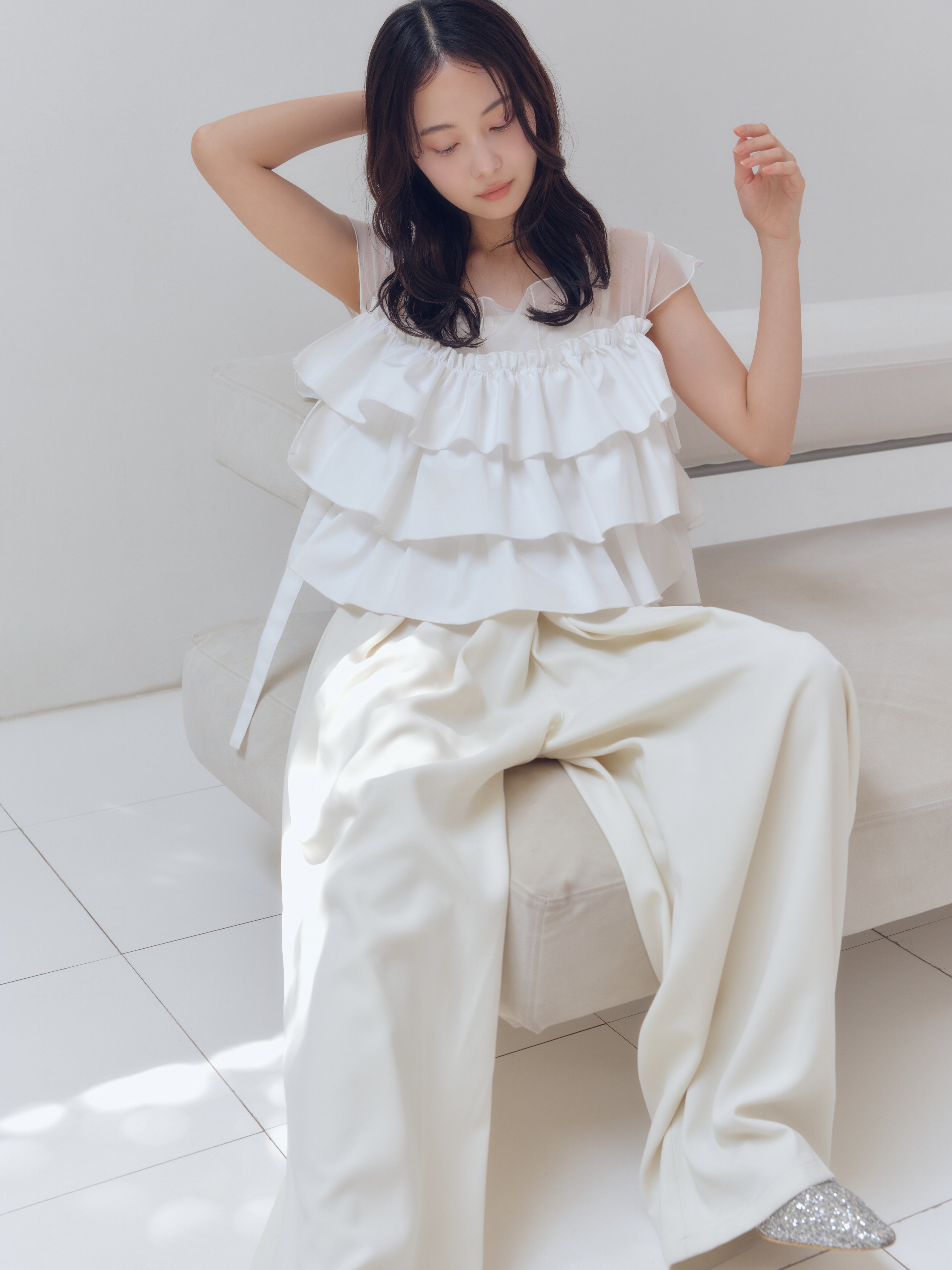 piping bulky frill blouse