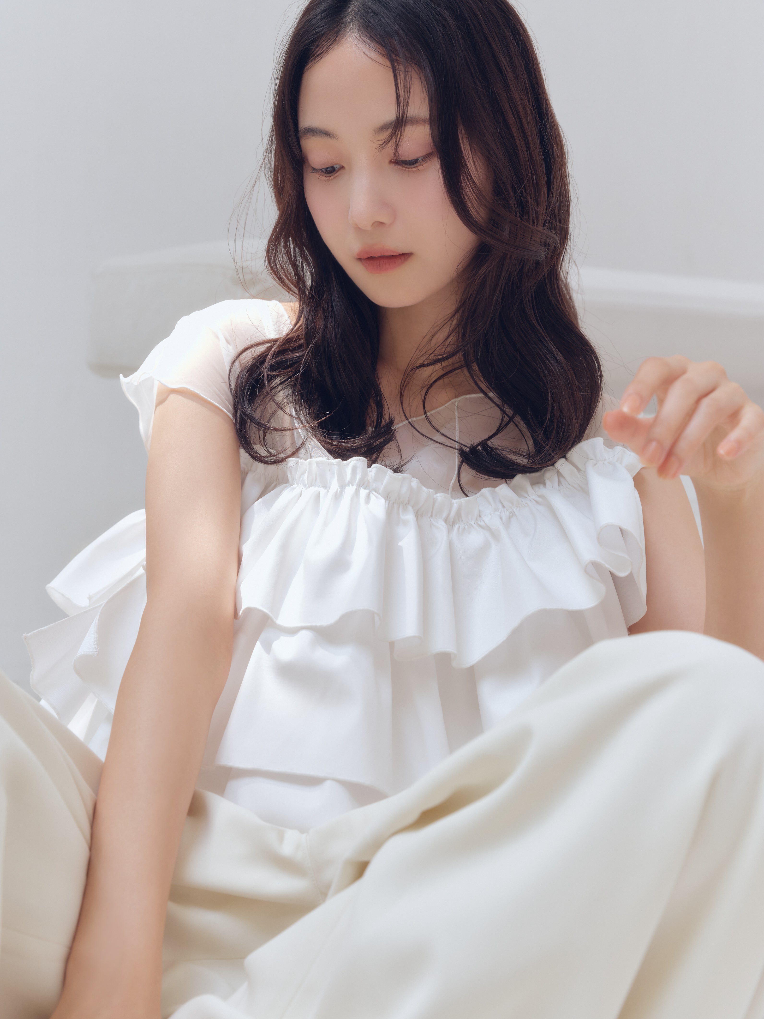 piping bulky frill blouse