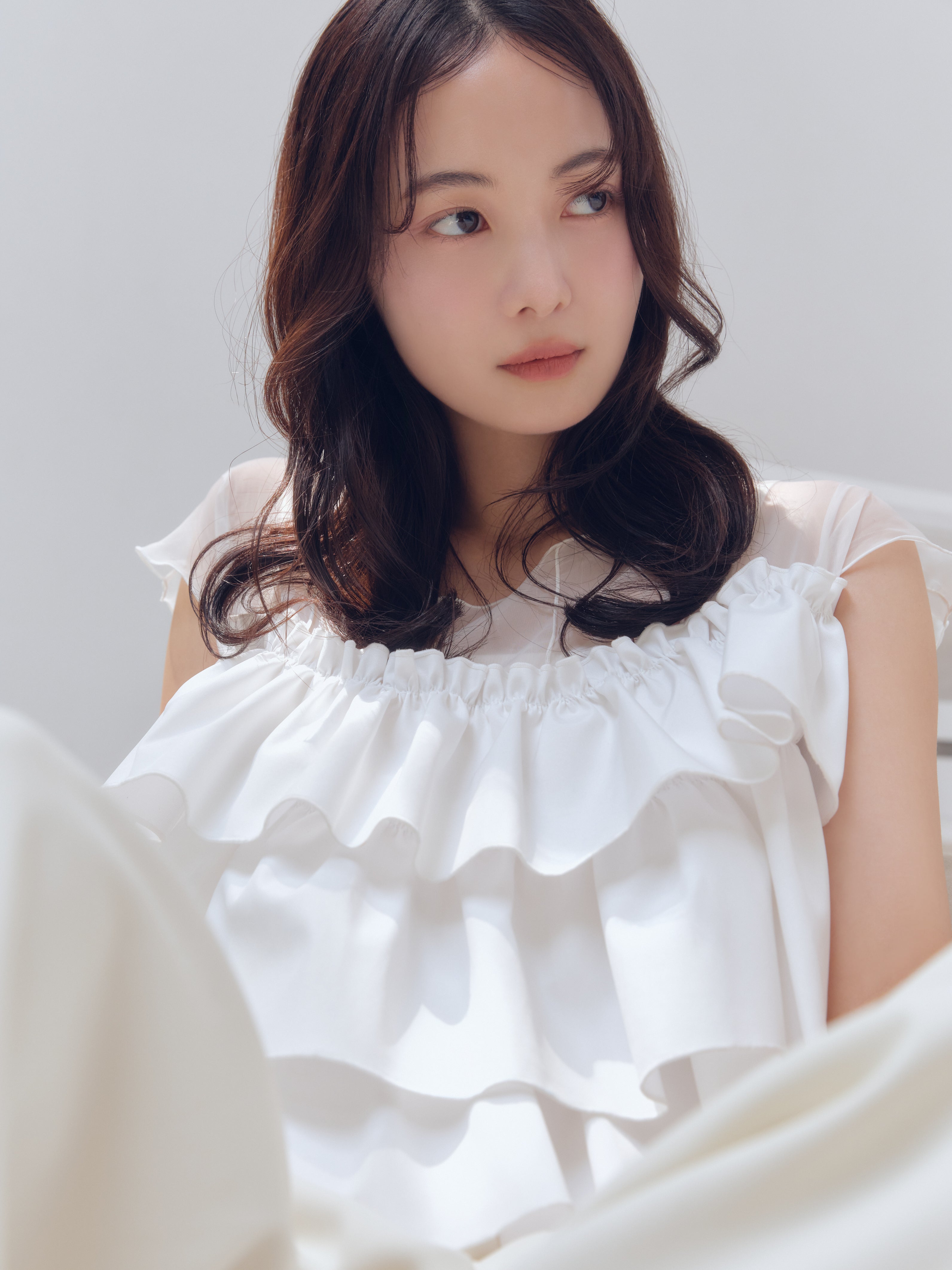 piping bulky frill blouse