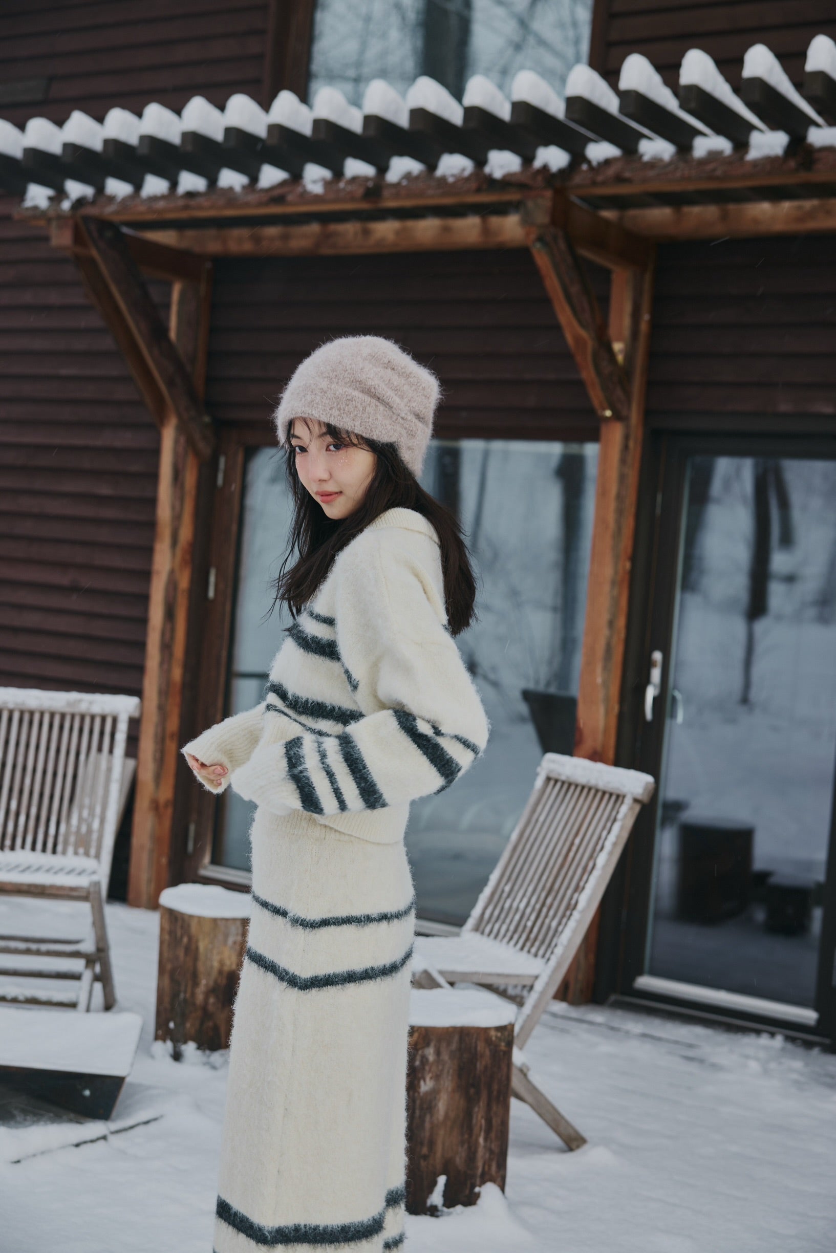 nuance border collar knit
