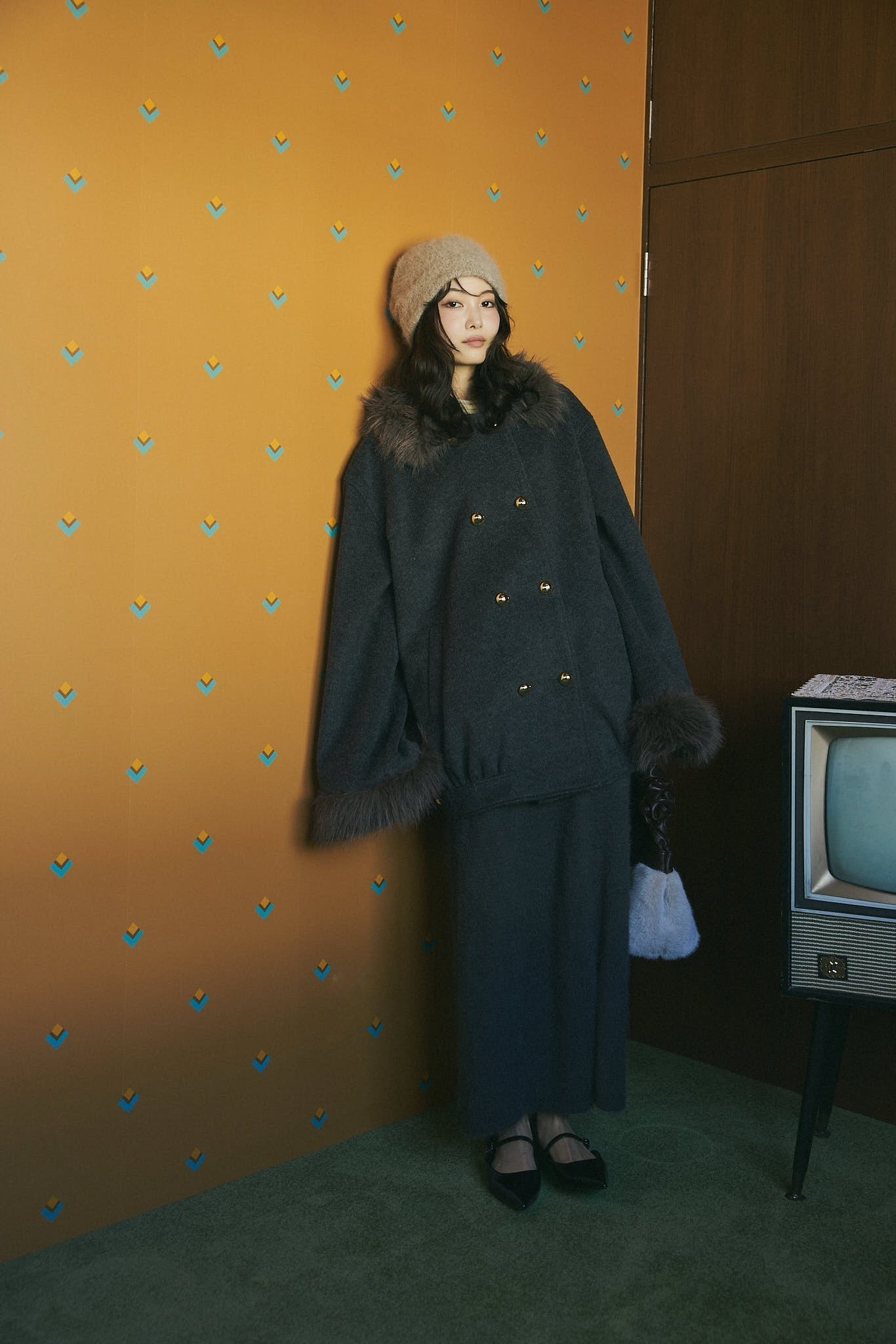 gather handle fur bag