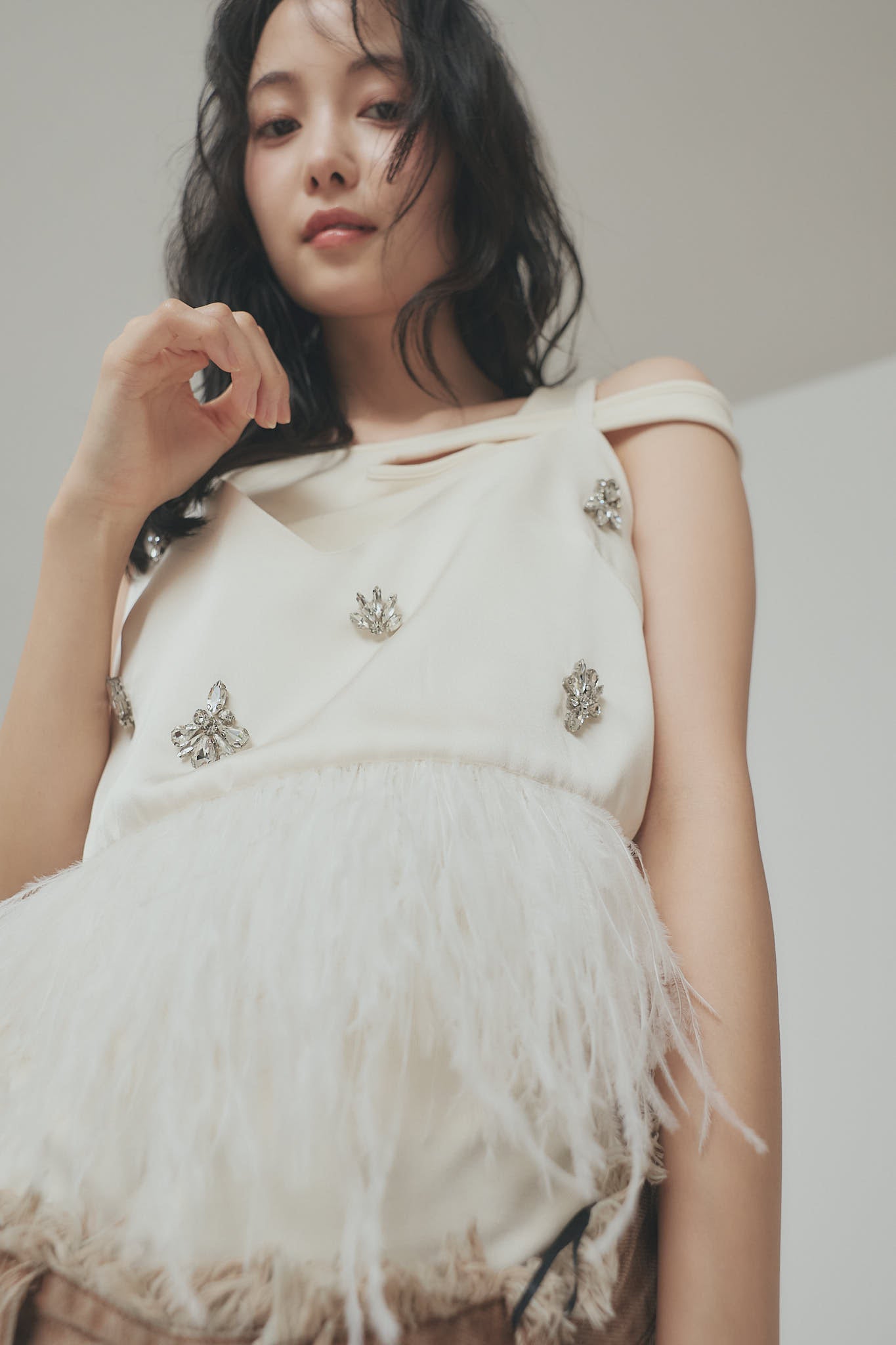 トップス Andequal feather design bijou bustier feather design bijou bustier – andequal