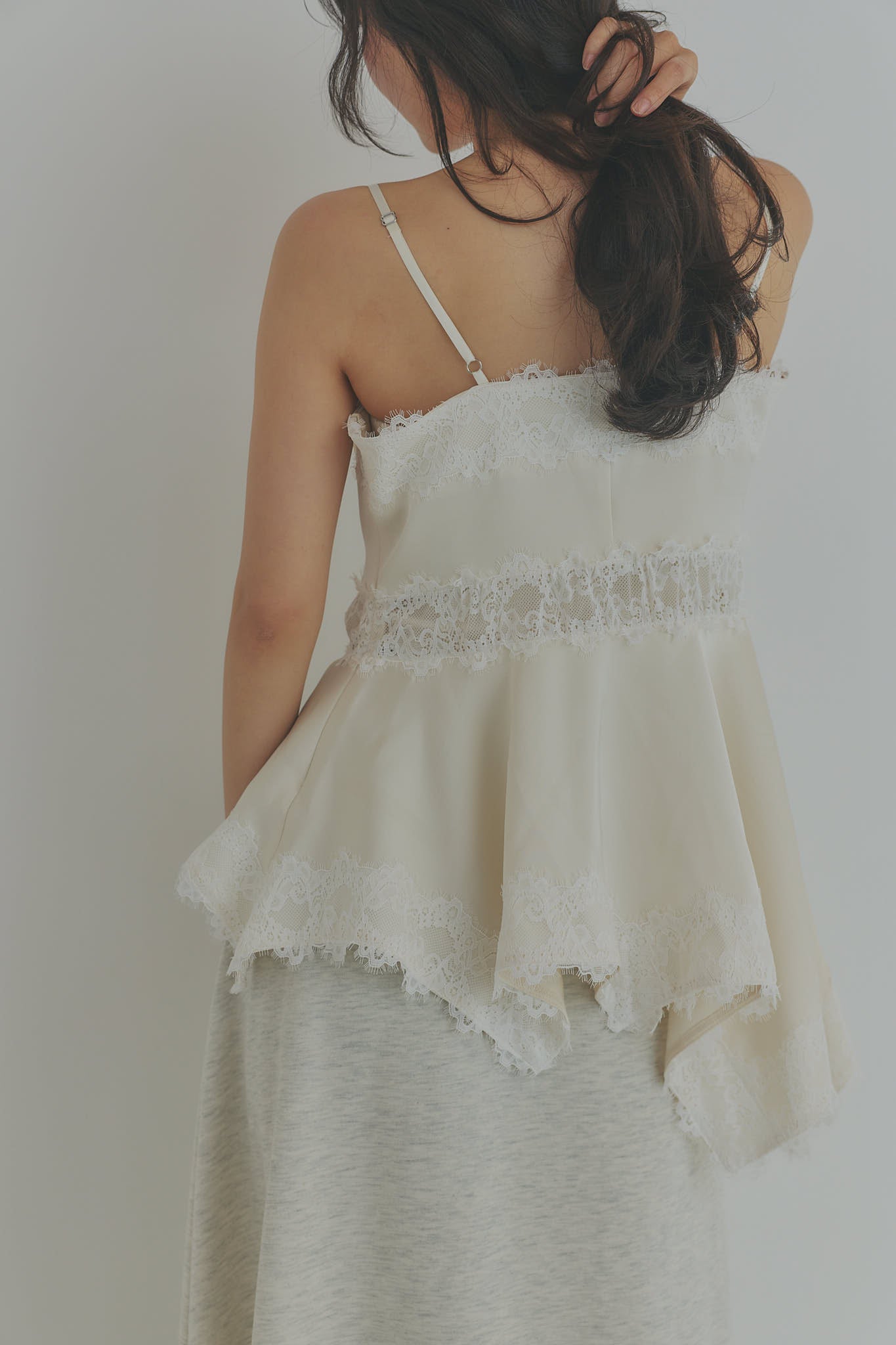 asymmetry lace camisole［6月下旬お届け］