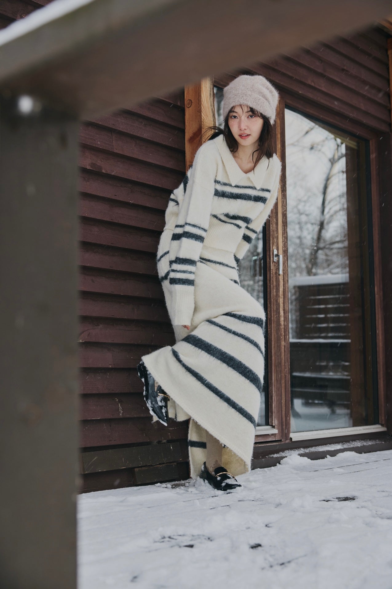 nuance border collar knit