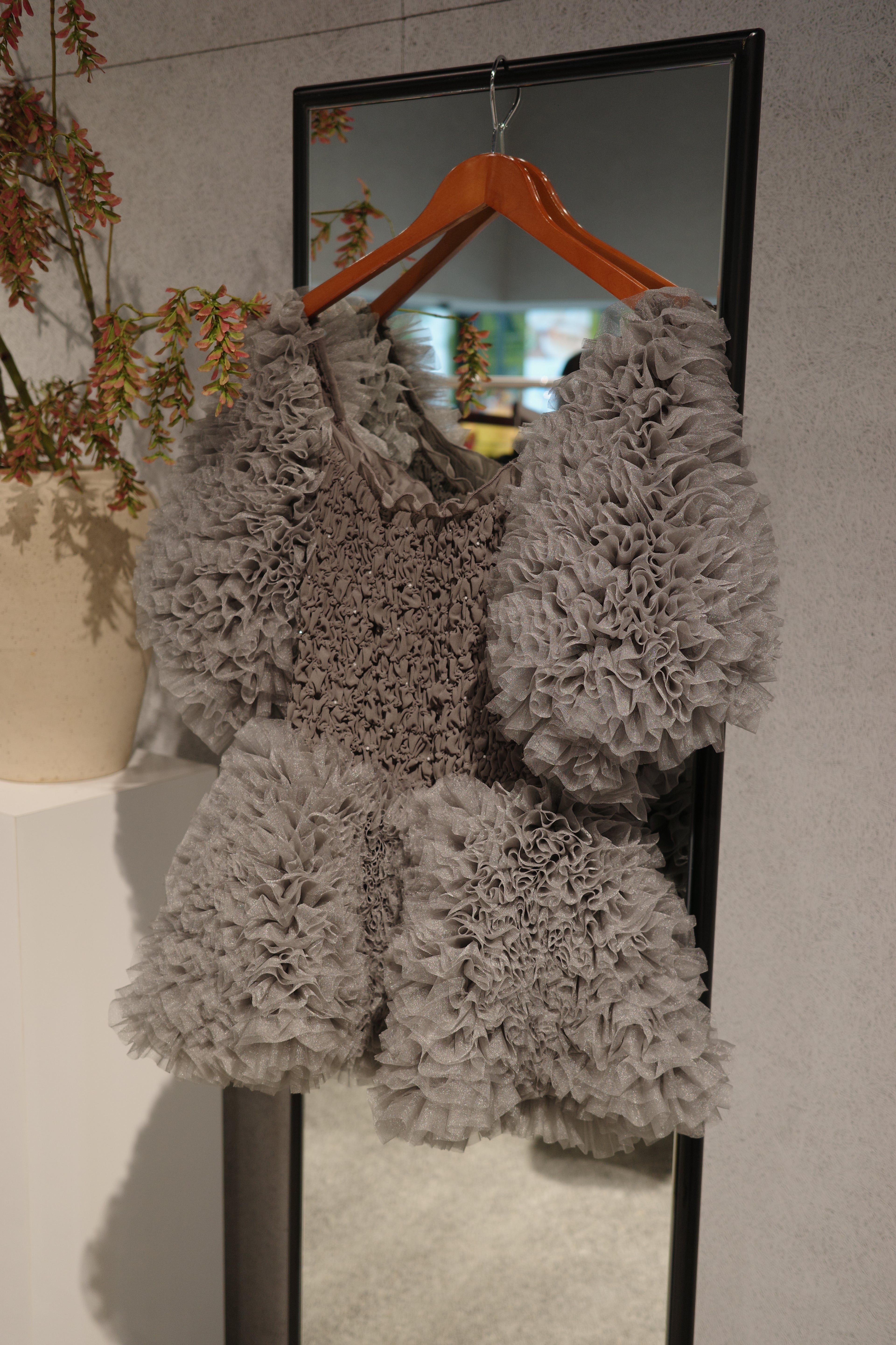 soft sparkle tulle blouse［8月中旬から下旬お届け］
