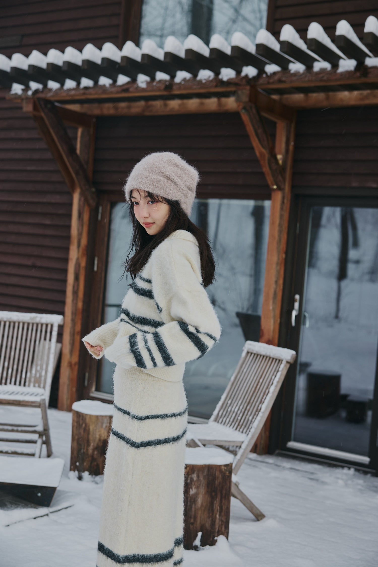 nuance border collar knit