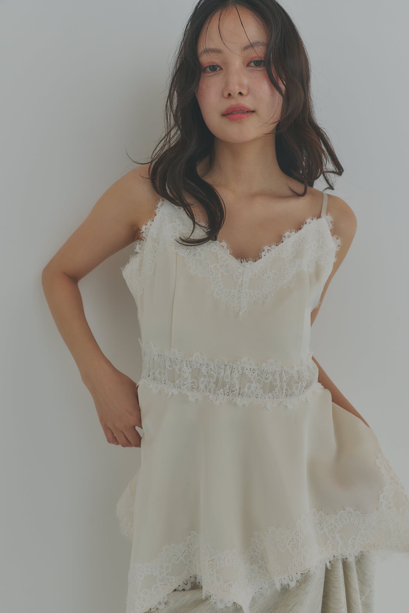 asymmetry lace camisole［6月下旬お届け］