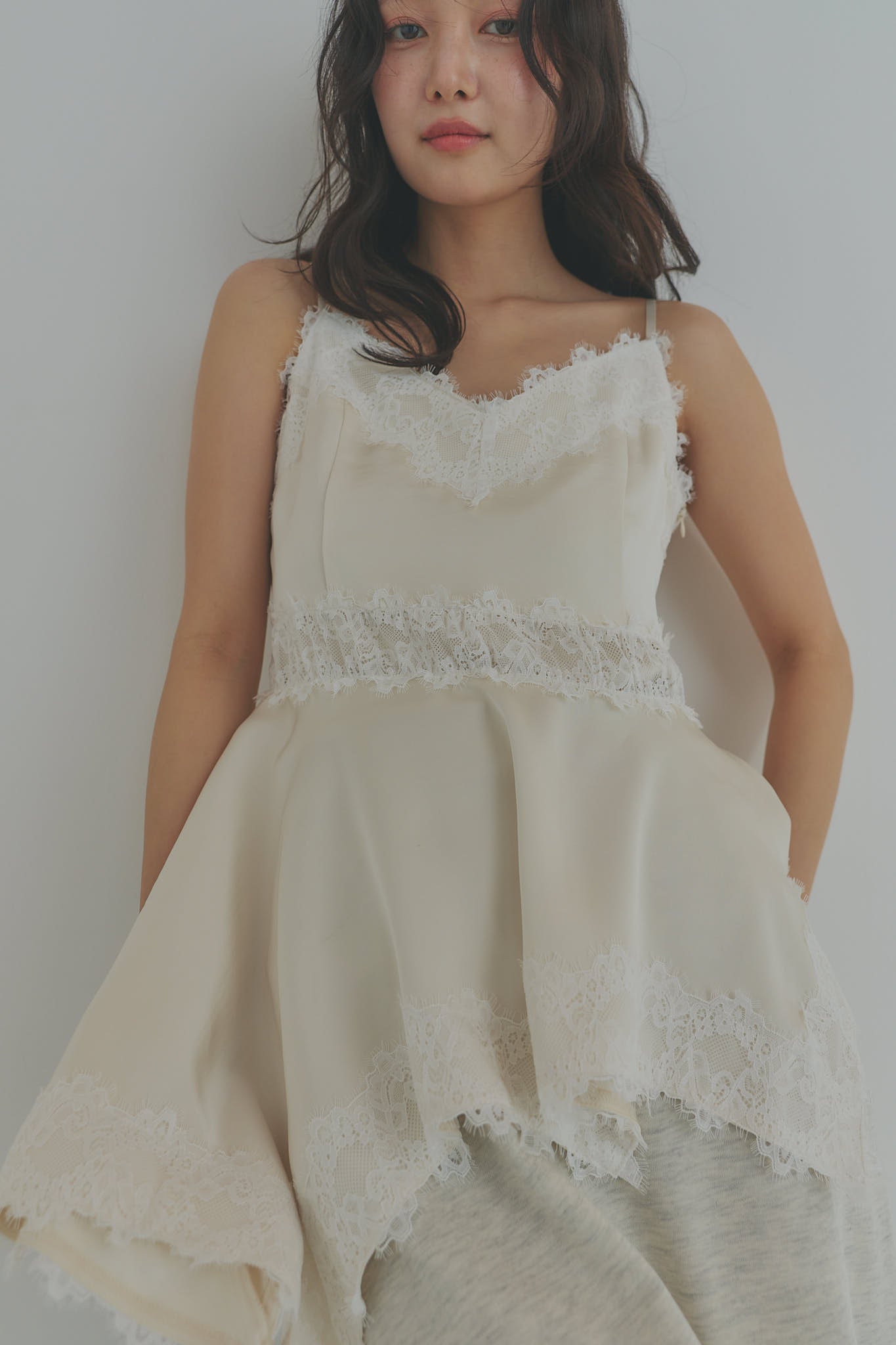 asymmetry lace camisole［6月下旬お届け］