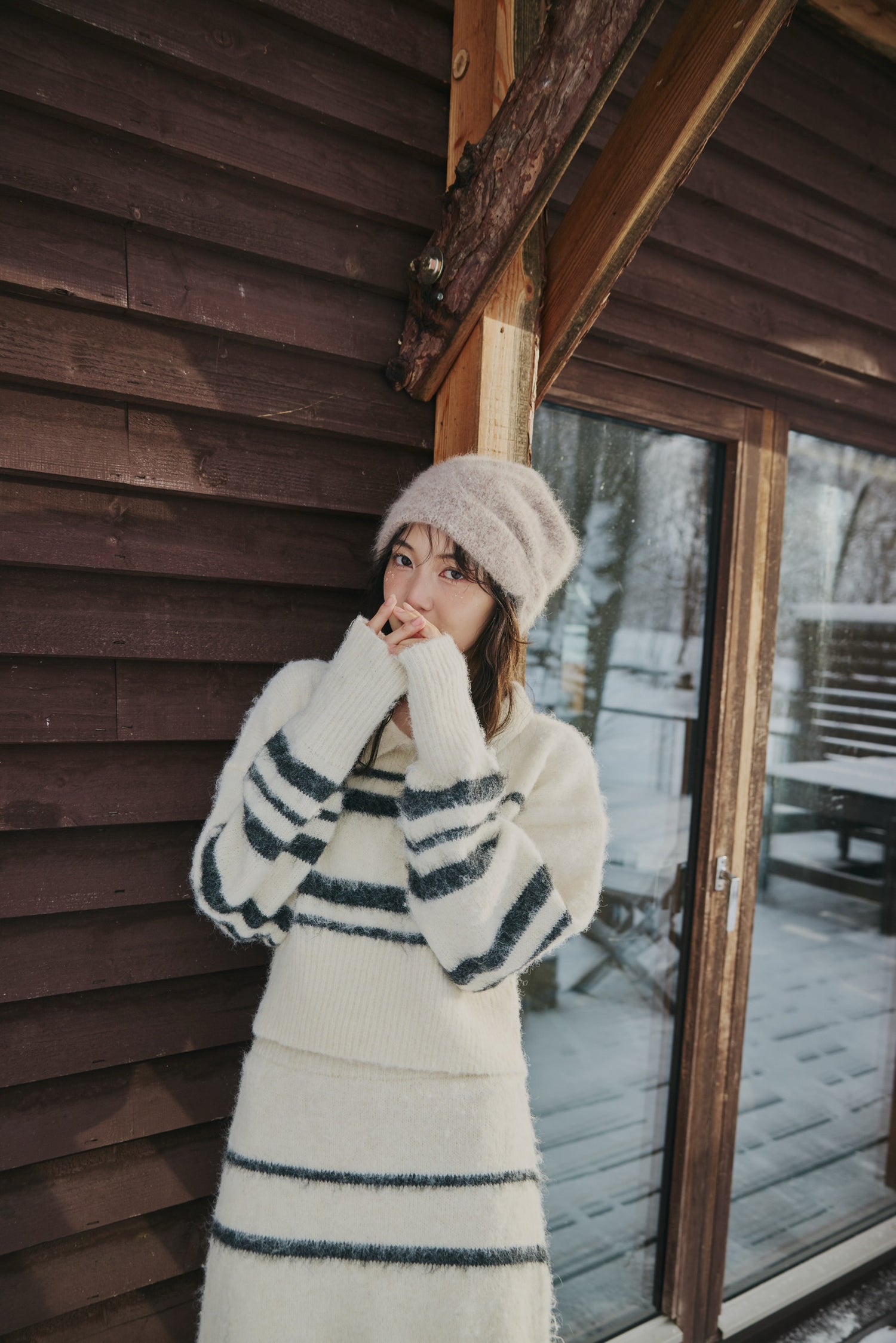 nuance border collar knit