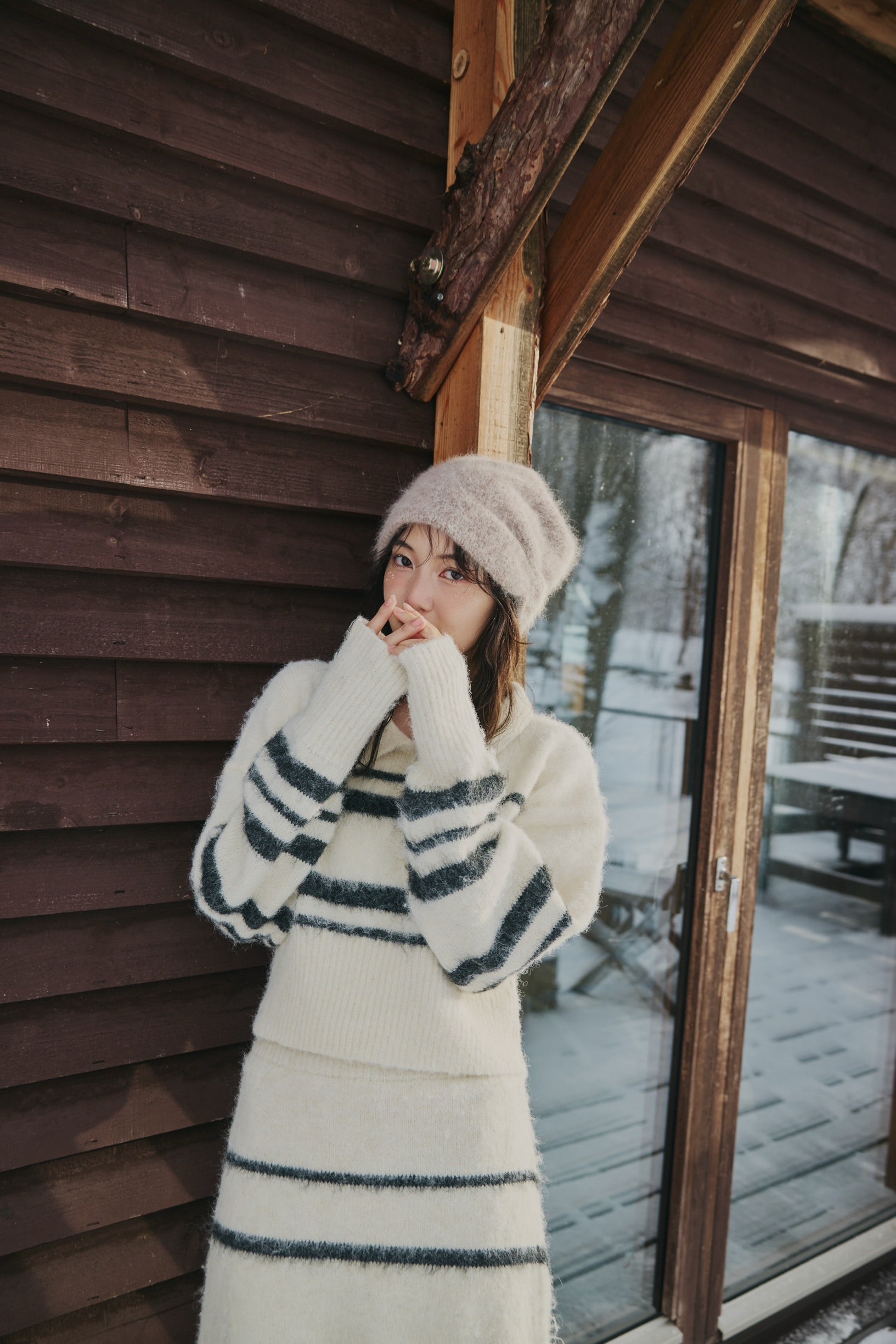 nuance border collar knit