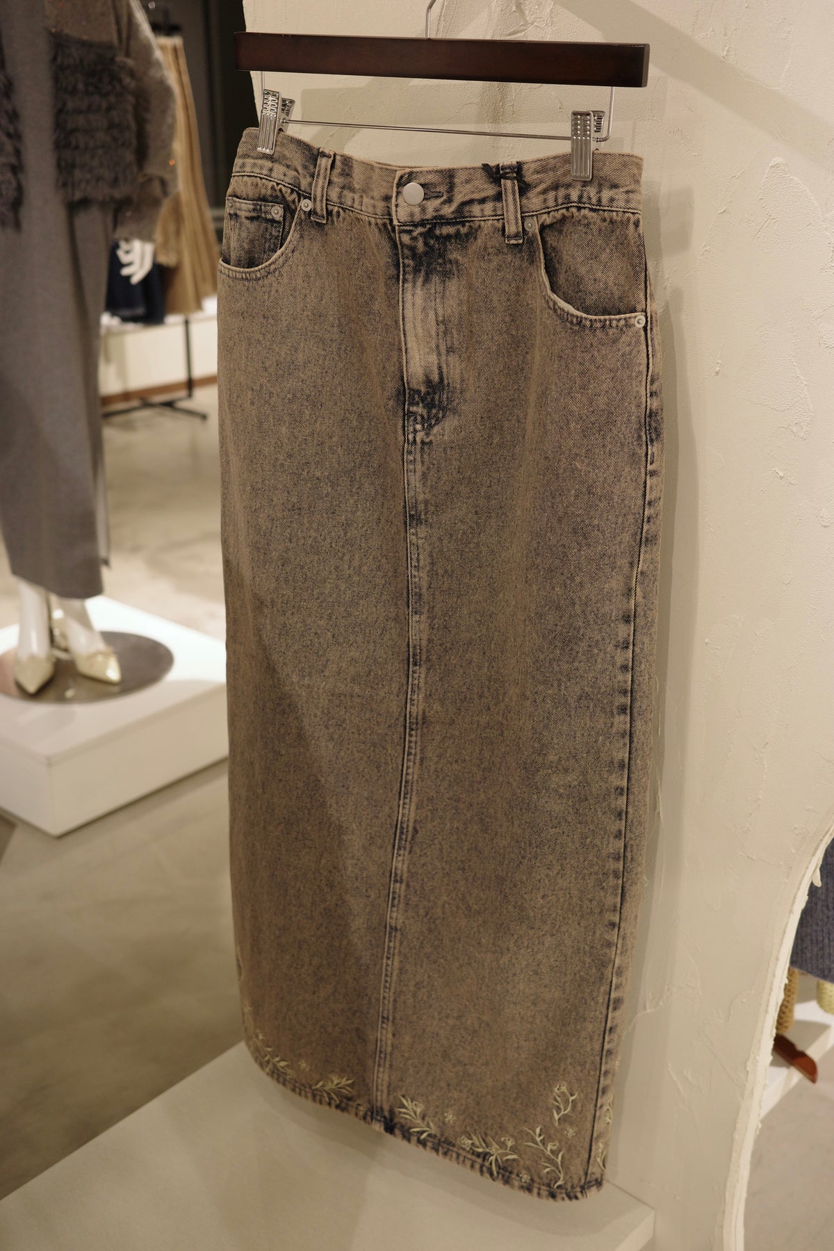 embroidered denim skirt［9月中旬から下旬お届け］