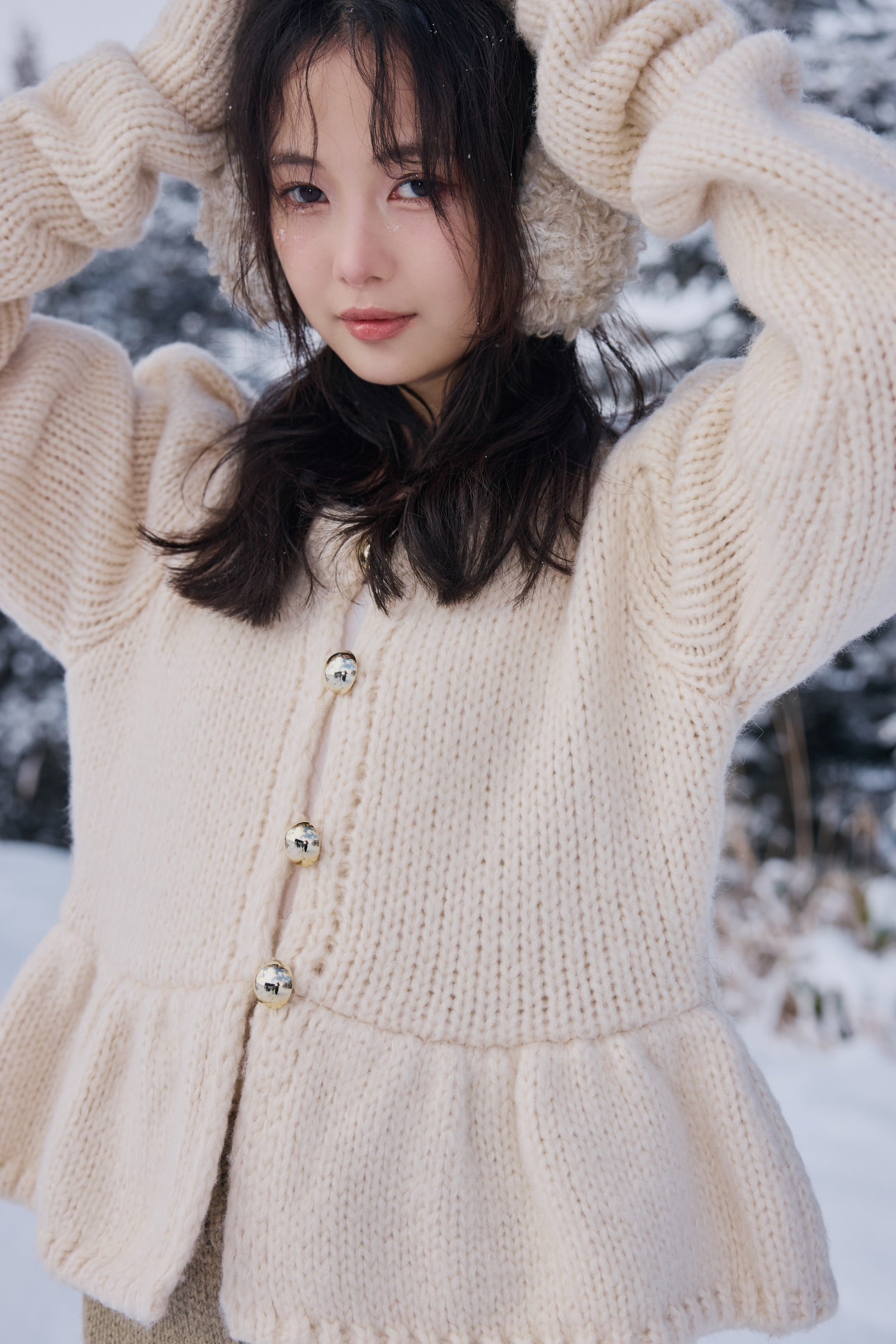 gold button puff sleeve knit
