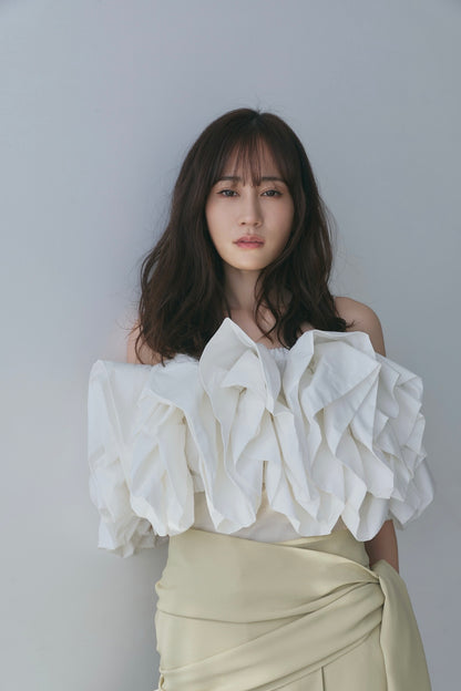 volume off shoulder blouse