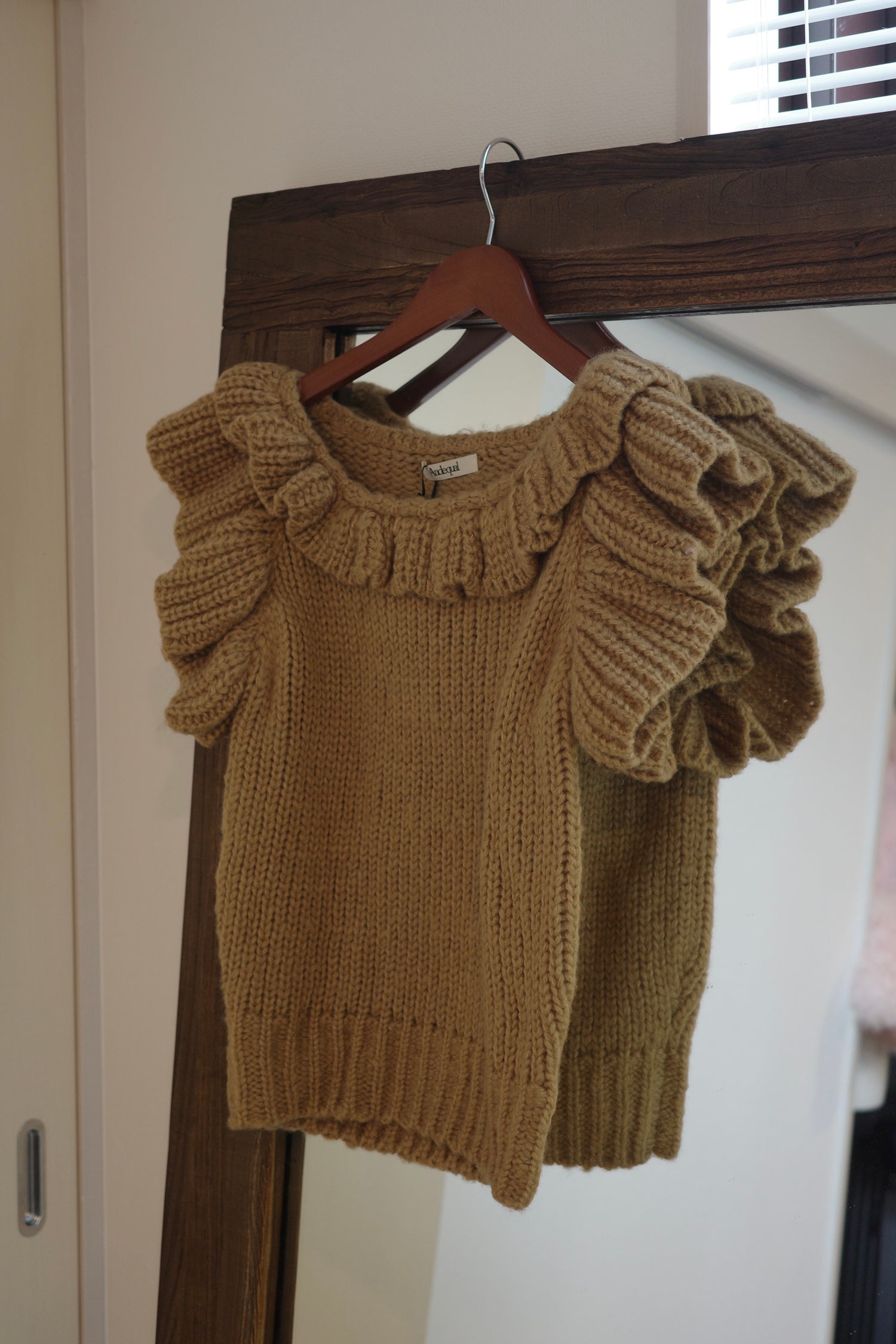 frill neck petal knit［7月下旬から8月上旬お届け］