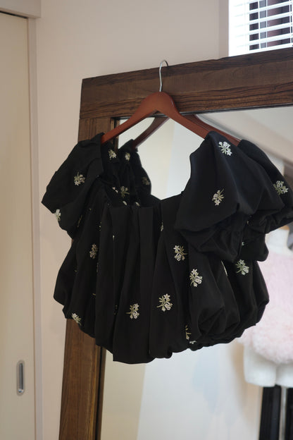 embroidery off shoulder blouse［7月下旬から8月上旬お届け］